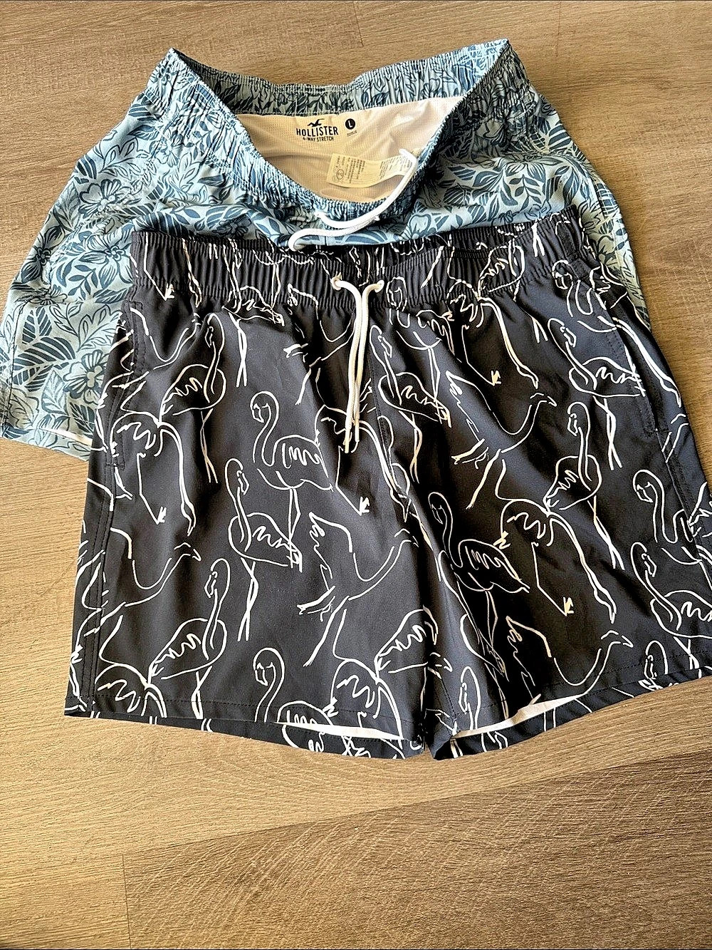 Hollister 4-Way Stretch Swim Trunks Floral Swim Trunks in Black & Blue Large